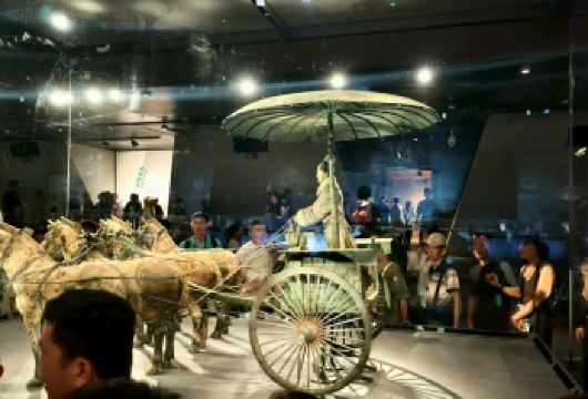 兵马俑+丽山园半日游【2-12人小团丨可选场次丨无线耳麦】【[精品小团] 一团讲解 讲解内容大人小孩都能听懂，一位讲解老师带领最多12人左右！】
