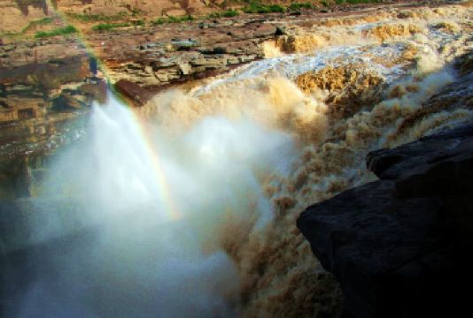 山西黄河壶口瀑布旅游区+王家大院一日游【游览母亲河、无购物】【[缤纷景点]气势磅礴的壶口瀑布，底蕴深厚的王家大院。】