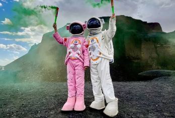 辉腾锡勒草原+乌兰哈达火山一日游【8人小团|纯玩无购物】【[纯玩小团]呼和浩特发车，封顶8人小团，全部手续车，保险齐全，5年以上驾龄司机，不进任何形式购物店！】