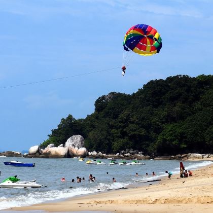 虫鸣大地+峇迪厂+泰迪熊博物馆+峇都丁宜海滩+水上清真寺日游