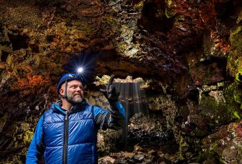 冰岛瑞法赫熔岩隧道+黄金圈一日游|探索地下世界|打卡经典地标【进入熔岩隧道探险，从火山内部感受地心深处的神奇力量！】