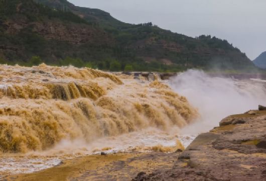 陕西壶口瀑布一日游【三环内免费接·可选头等舱·赠知青旧居】【[优选交通]可选第3代头等舱，2+1座位布局，浪漫星空顶，豪华软装，舒适感拉满！】
