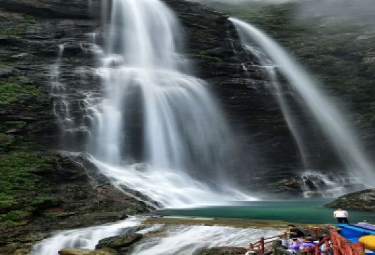 庐山风景名胜区一日游【含票索道庐山双瀑布，秀峰白鹿洞三叠泉】【含门票·含上下索道·含庐山讲解·免票游客·65老人军人导游现退30·学生坐索道导游退20。】