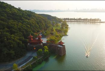 黄鹤楼+湖北省博+东湖+武大【中旅优选丨全景武汉丨风貌荆楚】【[跟着春晚游武汉]畅游春晚同款景点，一次出行畅游武汉！听武汉故事，看武汉美景，吃武汉美食！】