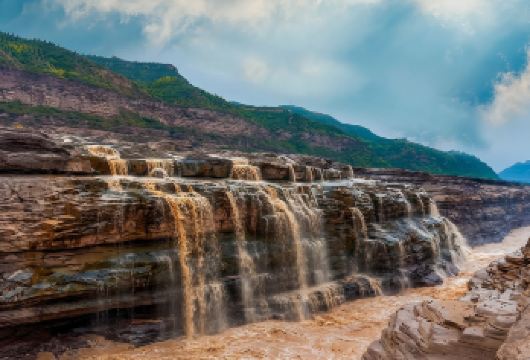 山西壶口瀑布+王家大院一日游【太原/平遥均可上车，纯玩团】【[多地选择]太原/平遥2出发地选择，返程均是只能太原下车】