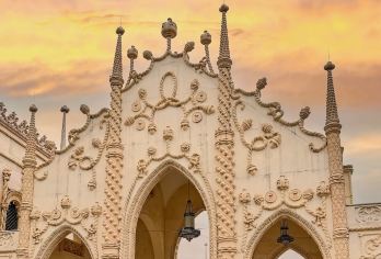 上门接送+澳门环岛游丨珠海圆明新园+励骏庞都-拍欧式大片1日【[缤纷景点]景山公园“俯瞰珠澳全景”丨圆明新园