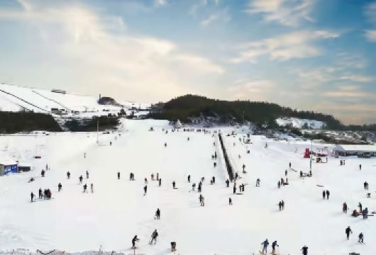 【观音堂滑雪一日游】包全天畅滑票，纯玩无购物【低于12人活动自动取消（只能原额退款或改其它同期成团线路，不做任何赔偿）】