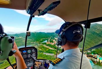 云南丽江直升机空中游览一日游【丽江城区内免费接送】【经验丰富老机长，价格透明，服务用心贴心放心】