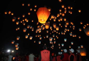 台北出发 野柳地质公园+平溪天燈+九份老街+私人包車一日游【车队服务业界口碑好评 司機專業認真 五星满意度高️!】