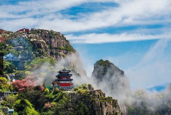 泰山一日游【1单1团+泰安市区上门接送+导游全程陪同】【[专业团队接待]本地专业团队保证服务质量，贴心售后为您的出行保驾护航！赠送价值68元文创礼品大礼包！】
