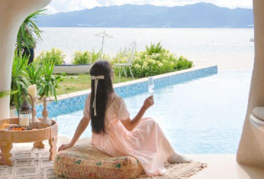 抚仙湖+月亮湾+澄江化石博物馆+樱花谷+太阳山小镇包车一日游【[实力保障]昆明一日游集团品质严选线路，拥有自己的车队、司机，全程品质把控，专业一手资源】