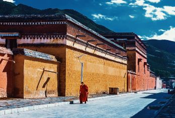 拉卜楞寺+桑科草原+达尔宗湖一日游 纯玩品质小团 可独立包车【甘南藏族自治州这是距离内地最近的雪域草原，有着媲美西藏的美景，这里牛羊成群，藏文化浓郁。】