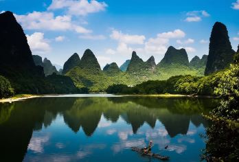 ‌出发吧！漓江遇龙画廊行：山水、竹筏、美照全打包【‌自然与人文交融，诗画意境与民俗风情并存】