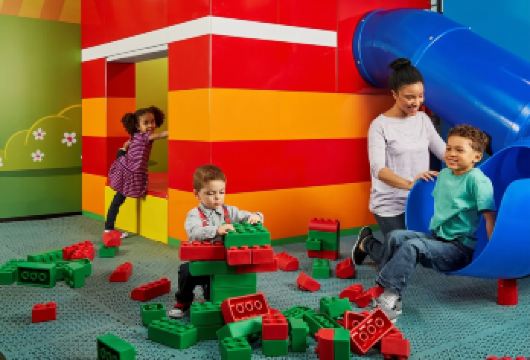 上海乐高乐探索中心私人导览服务【可选/中/英/日/韩/泰文】【坐落在金山区枫泾镇的上海乐高乐园度假区，是专为2-12岁亲子家庭打造的乐高主题乐园和酒店综合度假区。】