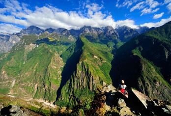 【徒步】中虎跳峡一日游丨丽江往返•长江第一湾•可选茶马线【途中有高山、激流、峡谷、雪山等景观，还可在沿途山乡客栈享受静谧时光】