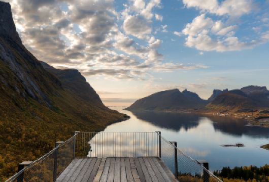 挪特罗姆瑟+塞尼亚岛Devil's Jaw+索玛若伊岛一日游【经典与小众秘境于一体，塞尼亚岛恶魔之牙、希勒绥岛隐秘海滩、索玛诺伊时光之城尽显北欧魅力。】