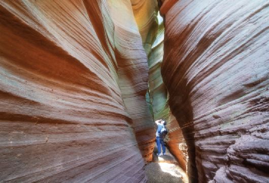 延安甘泉大峡谷一日游包车【1[品质保障]当地本土旅行社车队，可查询向导首页已认证的资质地址】