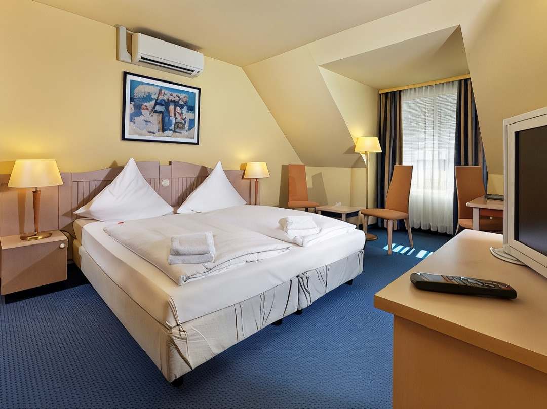 Reinfeld酒店住宿-TRYP by Wyndham Luebeck Aquamarin