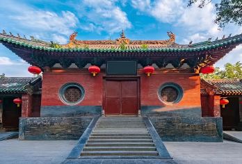 少林寺+三皇寨一日游【独立小包团+寺院法师讲解+八段锦】【2012年成立，8年发团量领先！口碑保障，荣获携程多项大奖，品质出游！】