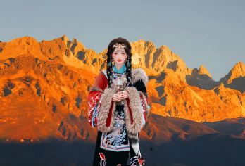 丽江玉龙雪山+蓝月谷一日游【可选官方保票+6-8人团+三宝】【[无忧出行]可选官方保票，安心出行，除自然原因外停运等情况，未出票退一赔一（抢票套餐除外）】