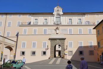 包车解锁罗马城堡区精华：夏宫+古道+古城+阿尔巴诺湖风光【无需为交通烦恼，舒适专车全程接送，行程灵活自由，随心掌控游览节奏，沉浸式感受意大利风情。】