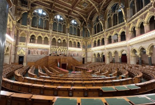 匈牙利布达佩斯布达城堡+国会大厦+塞切尼链桥+英雄广场一日游【精品包车，私享空间，上门接送，轻松出行】