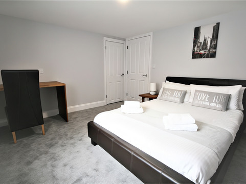 Brunswick Square Apartments by Roomsbooked