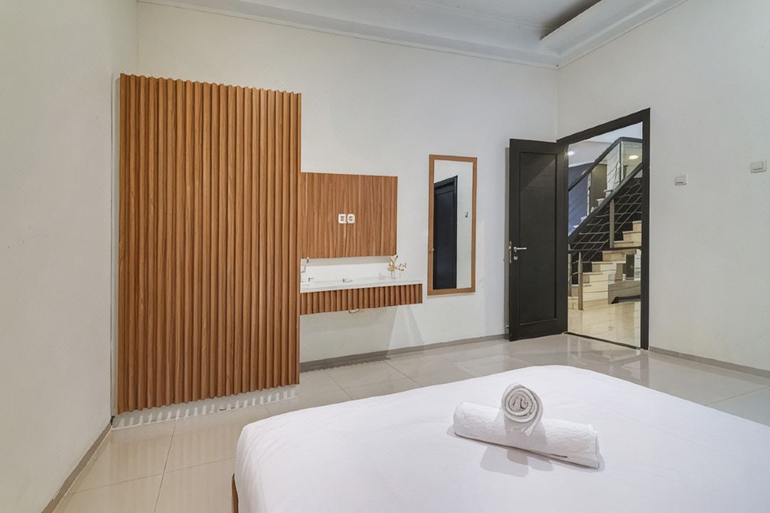 Ngariung Villa W/ Pool & Billiard