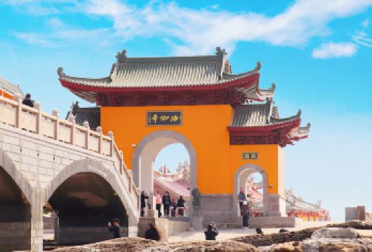 泉州洛阳桥+永宁古镇+晋江梧林+洛伽寺+黄金海岸一日游含接送【[多套餐可选]小团8点左右上门接送+专车贴心服务+老少皆宜+亲子甄选+名胜古迹+轻松游玩，纯玩团】