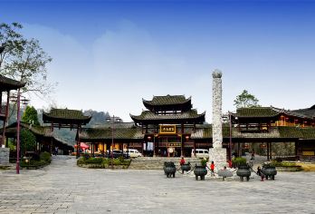 天下苗城·苗王城+铜仁大峡谷一日游【【私人定制/铜仁出发】【国家AAAA级景区。来到凤凰古城咱们带您游湘黔】