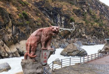 丽江出发虎跳峡一天车辆服务【[品质出行]因地域问题服务的司机都是中文语言，有手机翻译软件交流，会为您提供优质服务】