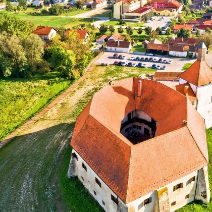 塞尔维亚+克罗地亚一日游：探秘Durdevac古堡与沙漠奇观