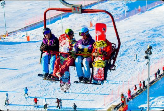 铜川照金国际滑雪场一日游丨景区直通车含雪具雪票丨赠旅意险【激情滑雪浪漫冬季，趣味性极强的特色娱乐项目，体会雪地畅玩的乐趣！】