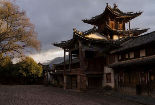 中国大理出发沙溪古镇和石宝山车辆运输服务【咨询定制全程服务】【[品质出行]因地域问题服务的司机用手机翻译软件交流，会为您提供优质服务】