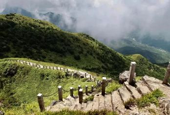 杨梅坑+鹿嘴山庄一日游【穿越海角山脉 打卡美人鱼拍摄地】【漫步高山草甸，行摄山海间，眺望醉美风景】