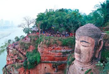 乐山大佛+黄龙溪一日游（含门票+车费+午餐+三环上门接）【[潮流新品优惠]始于颜值陷于品质丨高品质巨实惠丨门票全含丨真纯玩全程无自费丨乐山本地美食午餐】