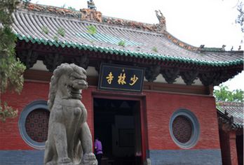 少林寺+龙门石窟一日游【一价全含/文化型导游/郑州三环内接】【[超性价比]价格打折，服务不打折！含双耳麦，5-9月赠送矿泉水。】