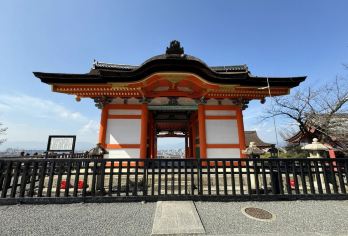日本京都-琉璃光院-三千院-贵船神社-红叶满天 京都巡礼【专业行程定制，精选热门景点，高效游玩不走回头路，贴心服务保障，轻松】