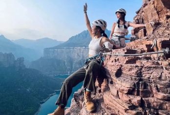 新乡宝泉崖天下景区一日【含索道+观景台+电梯+景交车】【含宝泉大峡谷+崖天下两景区门票】