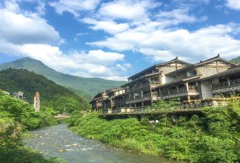 金佛山西坡景区+天星小镇一一日游【重庆出发，3-8人小团】【金佛山西坡景区包括天星小镇、碧潭幽谷、牵牛坪、金龟朝阳、金佛洞、杜鹃王树、凤凰寺遗址等，风景优美】