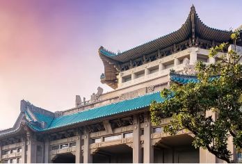 武汉大学：牌楼~鲲鹏广场~老斋舍~樱花城堡 1小时真人讲解Q【资深武大讲师，沉浸式讲解武大的前世今生，人文历史！】