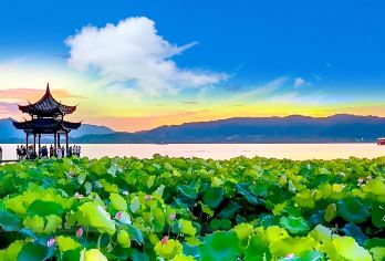 杭州西湖游船+雷峰塔+飞来峰+灵隐寺&西湖全景包车一日游【杭州出发私家团专线：安排一对一上门接服务 私家团一单一团出行更便捷】