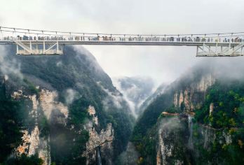 湖南张家界 中文/英文导游|包车|定制一日品质游  Y 【致力于为客户提供优质、准确、快速的翻译、导游地陪服务，涵盖多种语，多行业。】