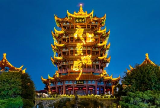 夜上黄鹤楼+武大+东湖【6人内小团 - 少走路逛武大】夜游【[服务保障]24小时贴心管家+车载移动电源+矿泉水】