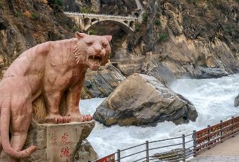 香格里拉 1 日精华游：金沙江观景台+上虎跳峡+依拉草原【1.一日串联三江并流精华！瞰金沙江壮阔，探虎跳峡险峻，赏依拉草原牧歌，解锁香格里拉核心美景】