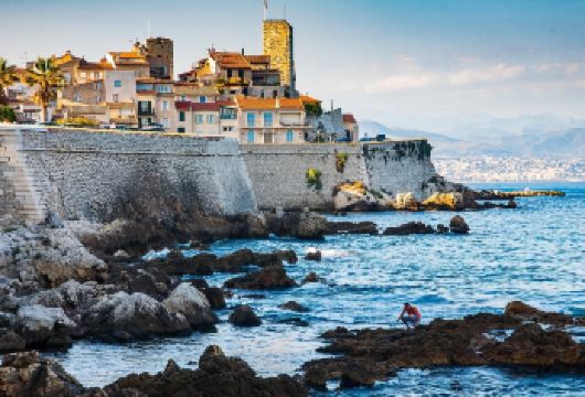 昂蒂布老城+格拉斯国际香水博物馆一日游【私人专线I中英司导】【精品包车，私享空间，上门接送，轻松出行】