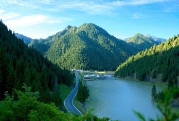 乌鲁木齐天山大峡谷+天山天池一日游【封顶8人小团·上门接送】【1，达人带队，精选线路，深度体验，创新玩法，贴心管家，摄影帮手，路上美景随走随停！】