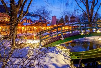 美国纽约+BAPS一日游【神庙】【印度神庙，整个建筑从里到外几乎都是大理石打造的，由白色/灰色大理石雕刻的神像和壁画栩栩如生。】