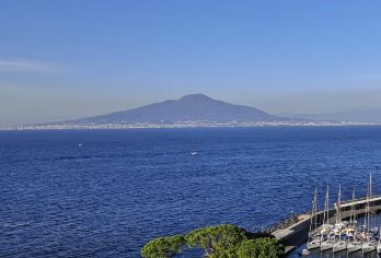 意大利那不勒斯庞贝古城+ 维苏威火山【中文专车-舒适纯净】【中文专车出行，景点灵活调整，打卡经典，游玩自己定义，无需等待，专属贴心服务，尽享惬意旅程】