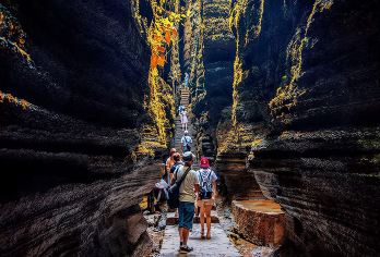 恩施梭布垭石林景区一日游【9人精品小团丨已含景交丨市区接送】【[服务保障]同样的价格不同的体验，24小时管家贴心服务；无任何购物店，感受真正的纯净一日游】